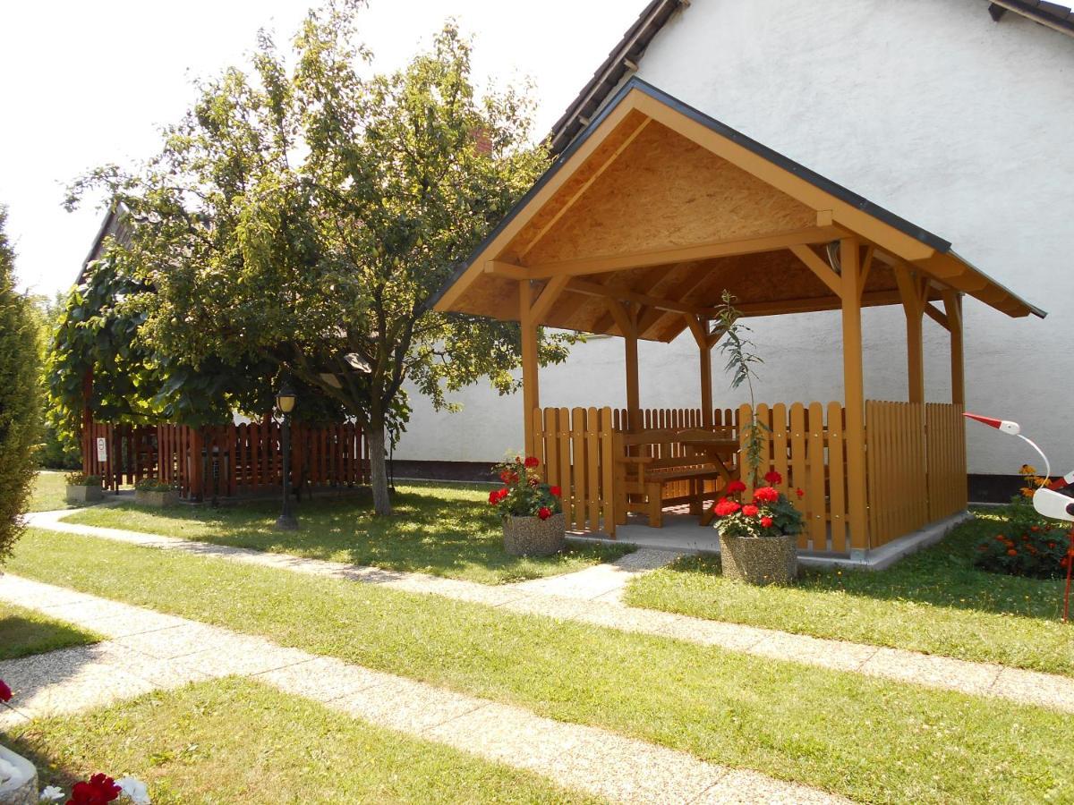 Bed and Breakfast Arpad Panzio Győr Exterior foto