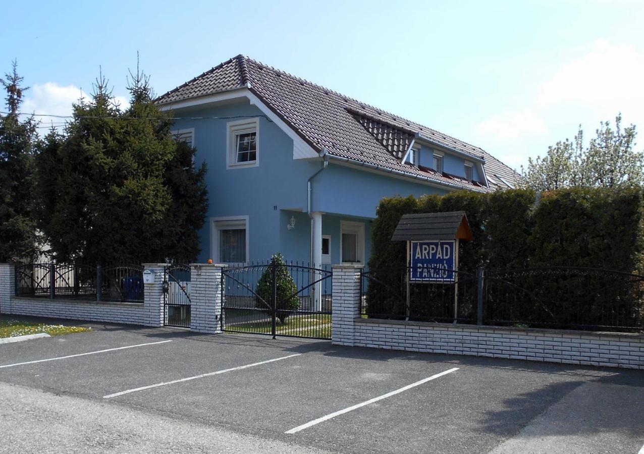 Bed and Breakfast Arpad Panzio Győr Exterior foto